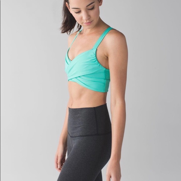 Lululemon wrap it up bra size 4 - Picture 2 of 6